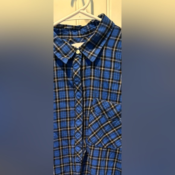 Gap women’s size medium plaid shirt - Picture 5 of 5